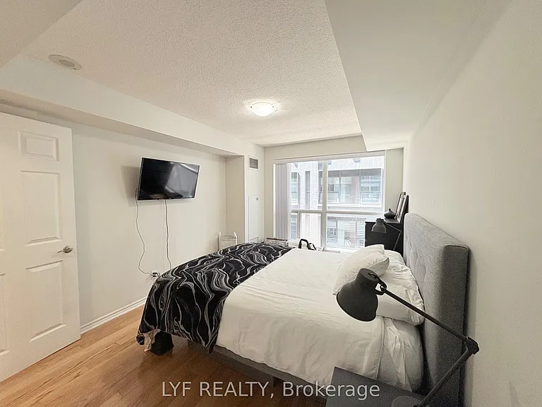 270 Wellington St W #624 — Photo 17