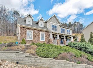 4208 Campbell View Ln, Roanoke, VA 24018