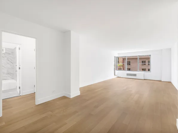 2 Fifth Avenue image 6 of 11