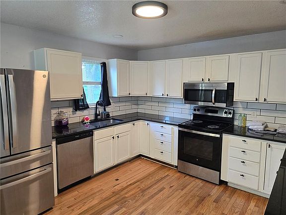 3rd image of 1935 Belmont Pl