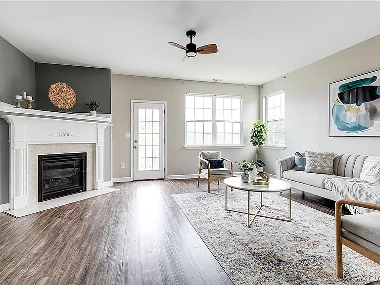 4827 Sapphire Dr — Photo 3