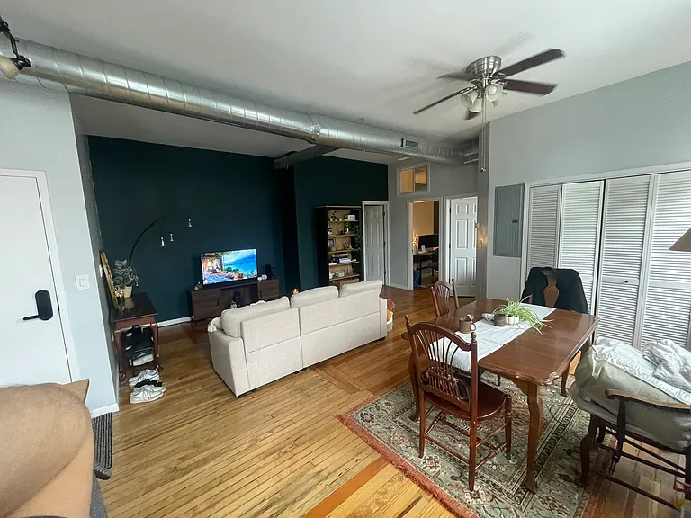 1801 S Throop St #202 — Photo 4