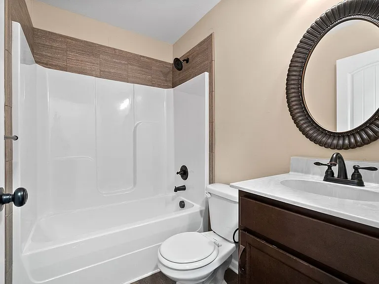 Appleton Dr - 614 (x4) — Photo 15