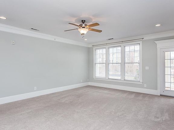 5th image of 738 Portstewart Dr