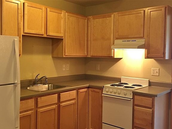 4th image of 122 E Main St #205