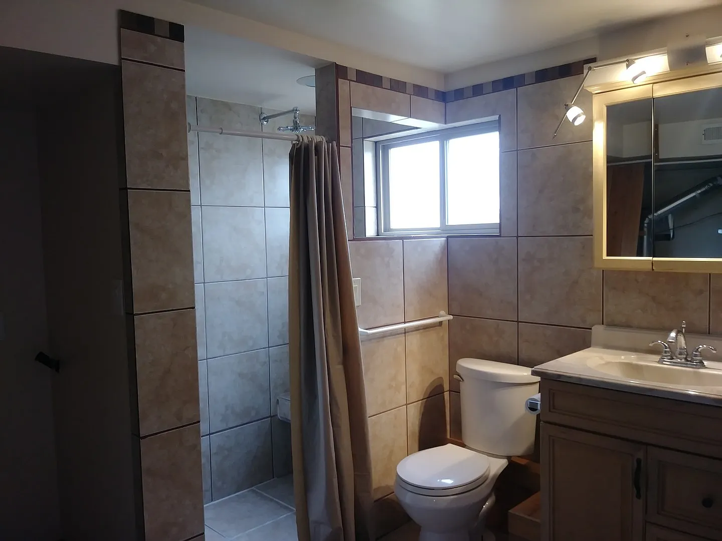 Awesome 4 Bed 2.5 Bath House — Photo 2