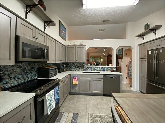 5th image of 655 Goodwin Ave