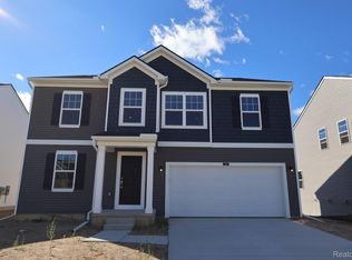 383 Edge Brook Dr, Holly, MI 48442