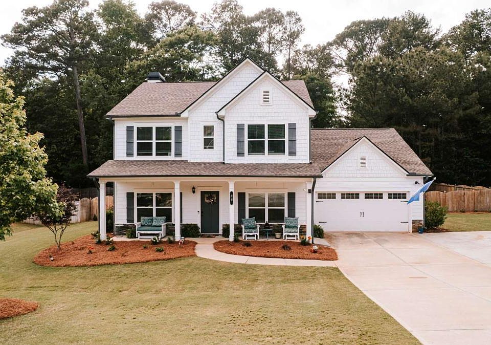 1st image of 20 Woodbury Ln