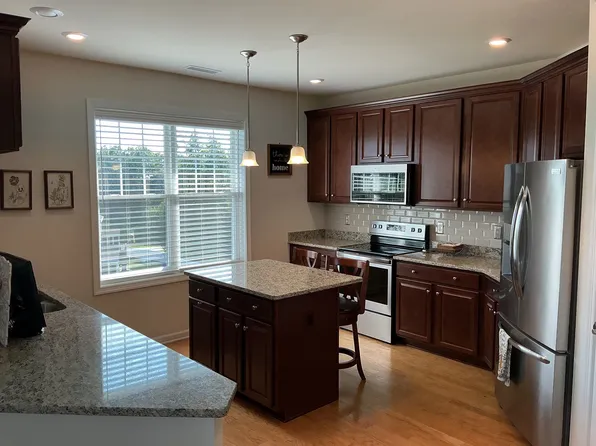 2 Francis Dr #401, Andover, MA 01810