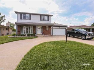 33111 Sherwood Forest Dr, Sterling Heights, MI 48310