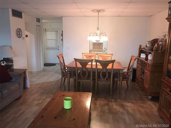 4th image of 200 NE 14th Ave APT 521