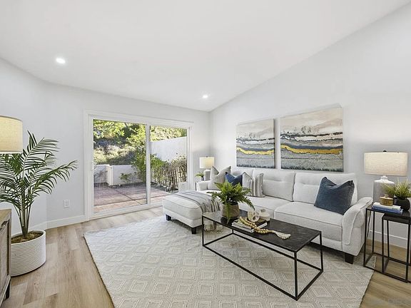 4th image of 18023 Avenida Alozdra