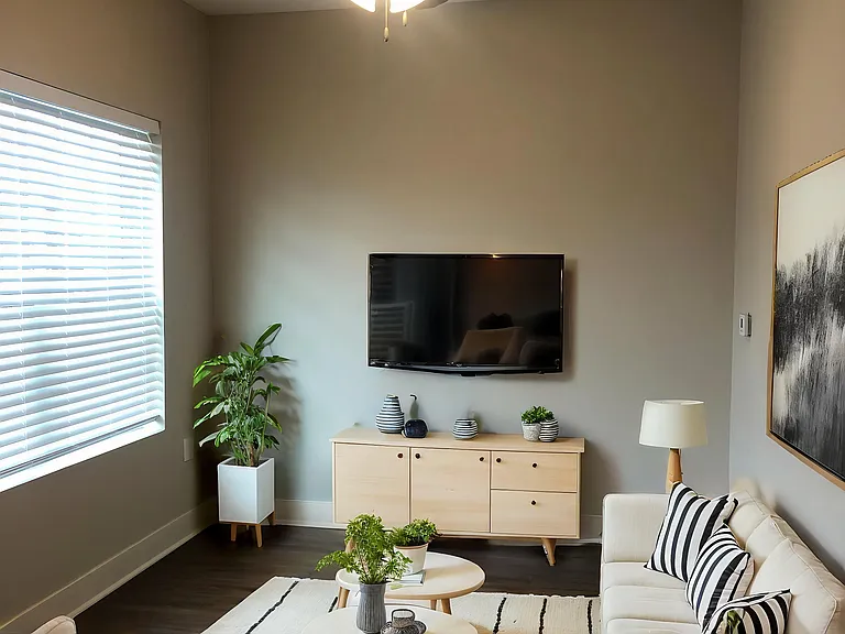 Brighton Crossing Apartments — Photo 9