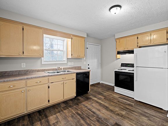 2nd image of 208 Chapel St APT A