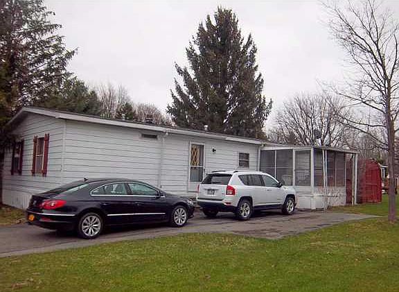 2nd image of 38 Jonathan Ln