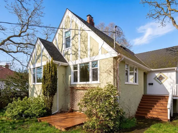 1959 Hampshire Rd, Oak Bay, BC V8R 5T9