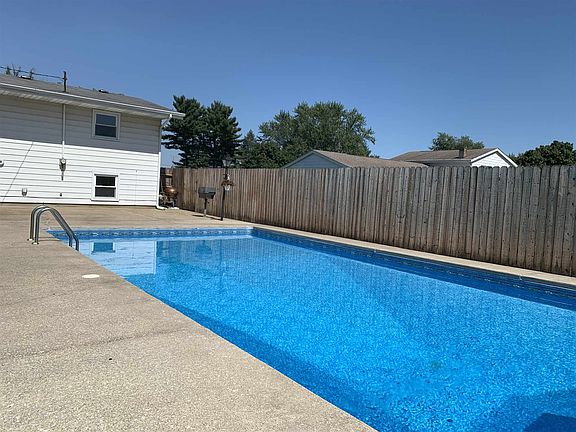 5th image of 24582 Elmhurst Dr