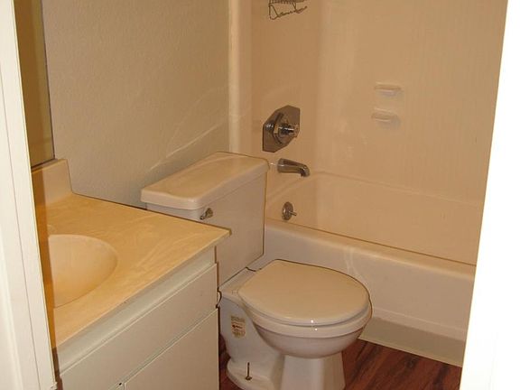 Hallway Full Bathroom