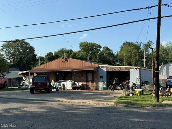 1015 Trenton Ave, Uhrichsville, OH 44683