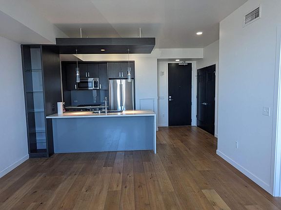 3rd image of 1321 Seneca St APT 2002
