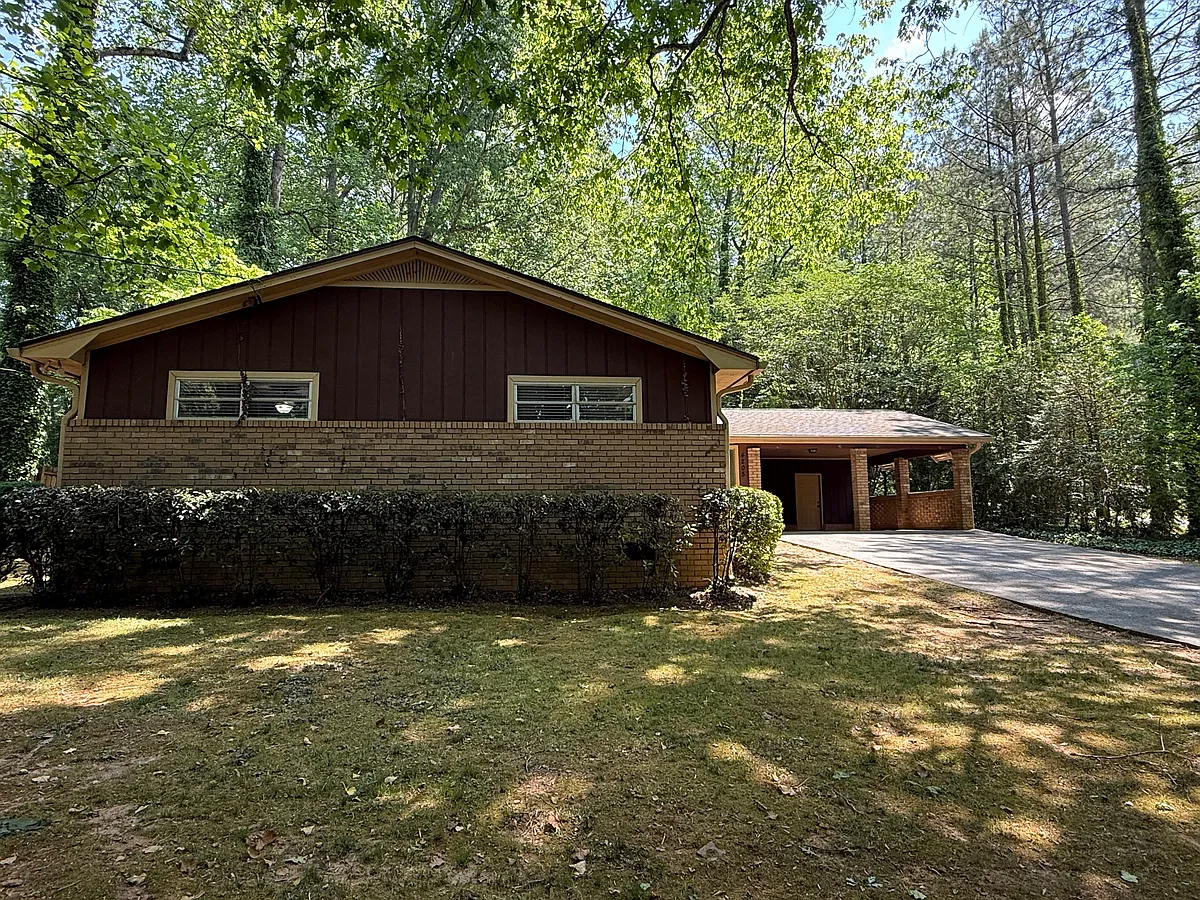 Building Photo - 4205 King Valley Dr SE