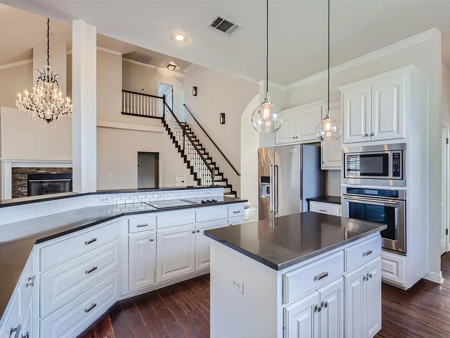 4 bed, 3.5 bath, 3517 sqft, $6,000 — Photo 3