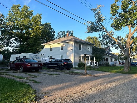3rd image of 410 Hattie St