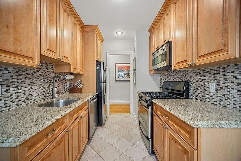1st image of 10 Nosband Avenue #3H