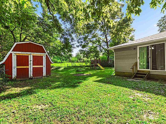 5th image of 324 Kentucky Ct