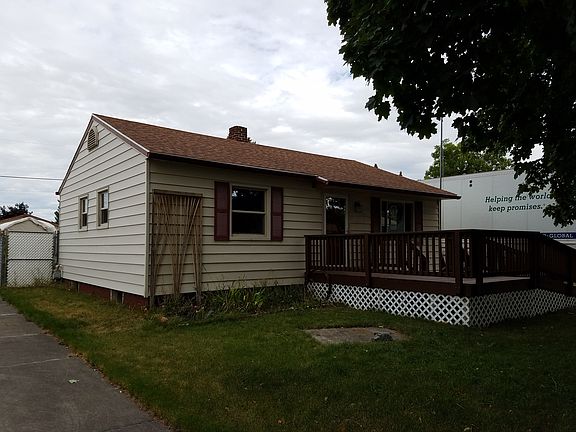 Front with deck