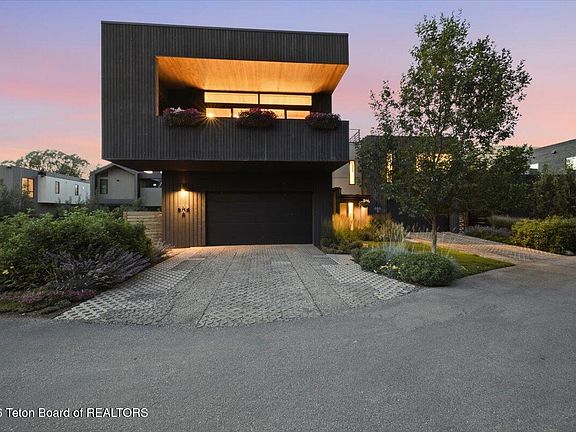 2nd image of 855 Wheatleigh Way