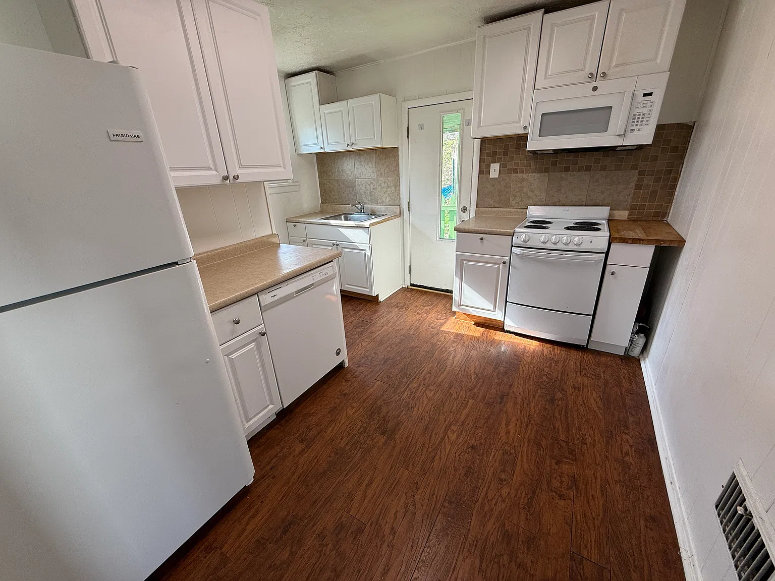 2 bed, 644 sqft, $1,000 — Photo 4