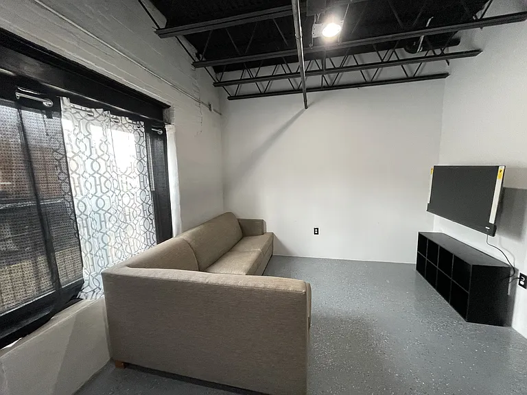 21 S Pershing Ave #1 — Photo 4