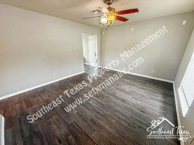 290 Beach St — Photo 2