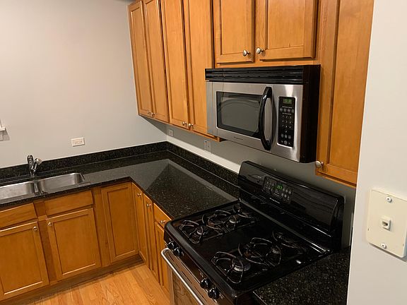 3rd image of 4867 N Hermitage Ave #G