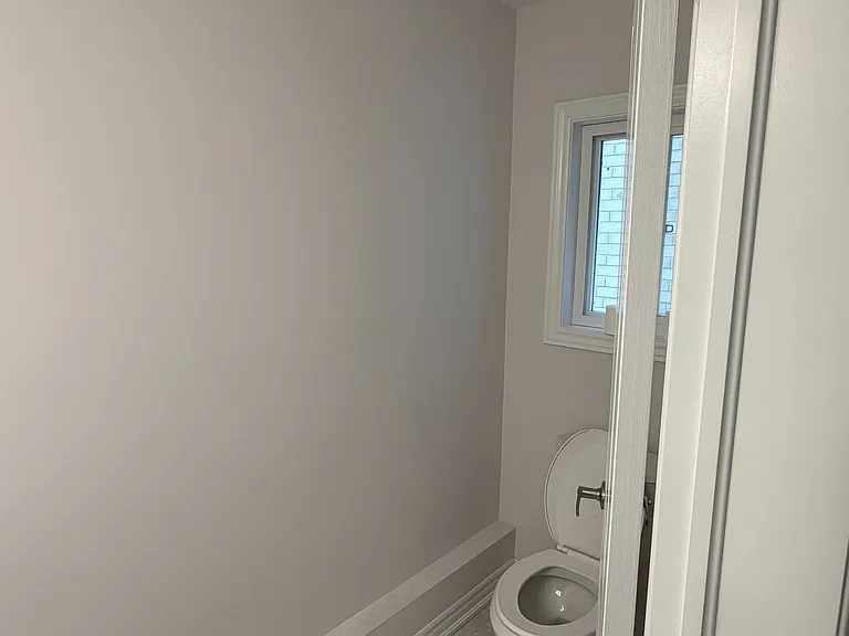 103 McLaughlin St — Photo 7