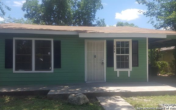 2nd image of 928 Fenfield Ave