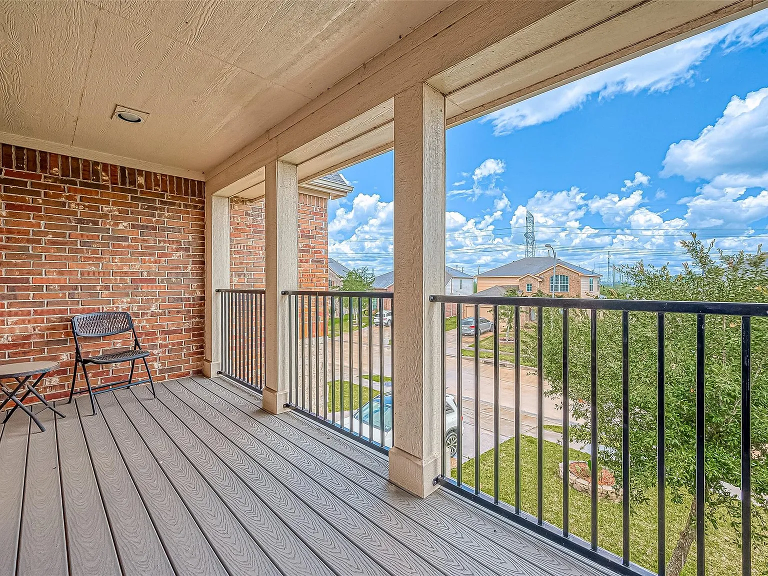 4 bed, 2.5 bath, 2700 sqft, $2,800 — Photo 1