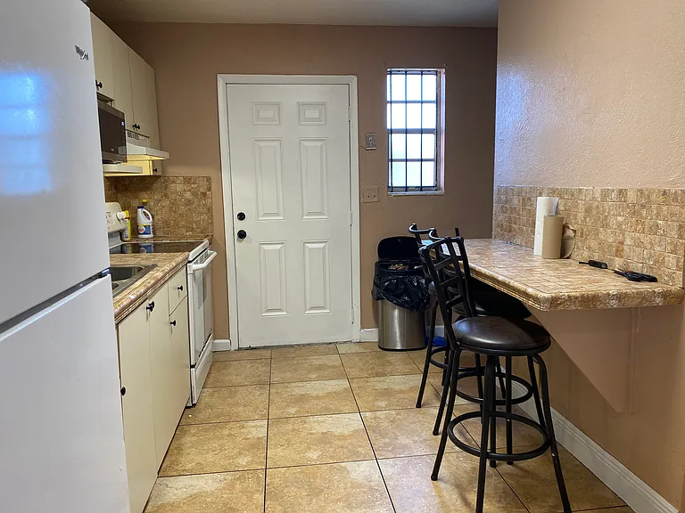 Kitchen bar