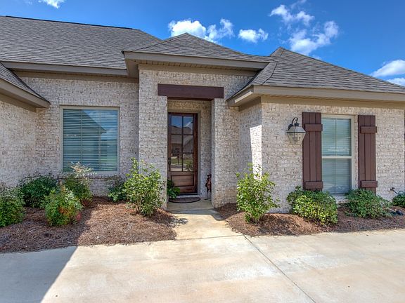 3rd image of 160 Belle Oak Dr
