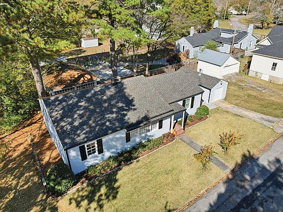 4th image of 305 N Elm St