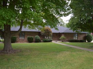 1608 Oak Dr, Aurora, MO 65605