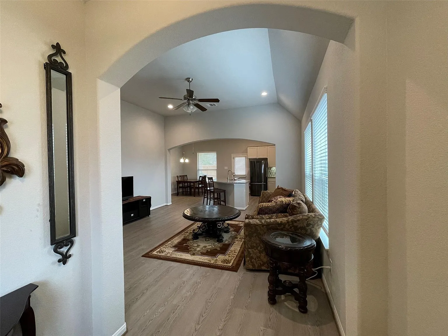3 bed, 2.0 bath, 1450 sqft, $2,400 — Photo 3