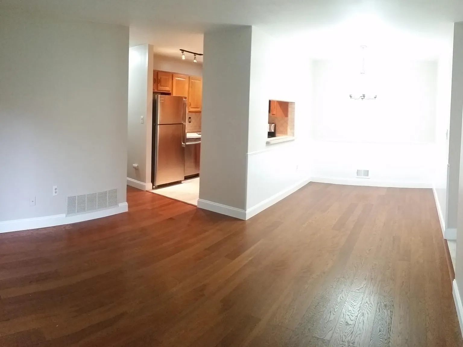 2 bed, 1096 sqft, $2,300 — Photo 4