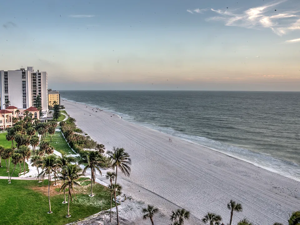 4001 Gulf Shore Blvd N #907