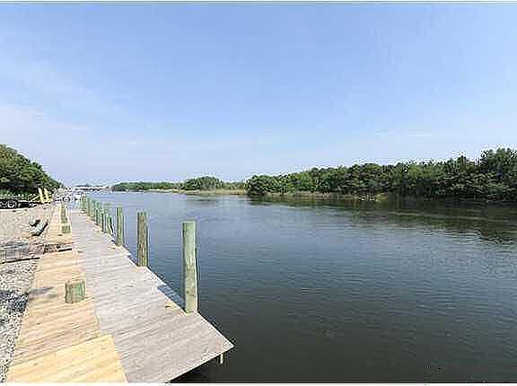 3rd image of 732 Bermuda Dr