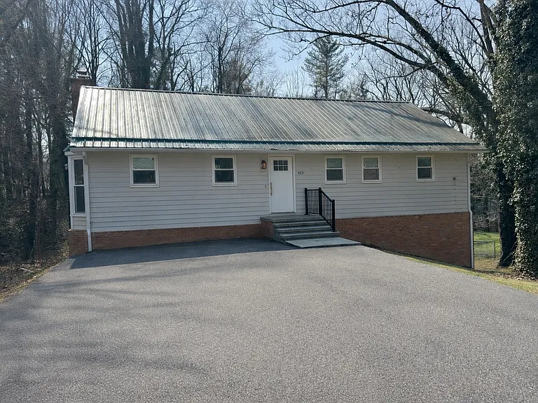 411 Patrick Henry Dr — Photo 35