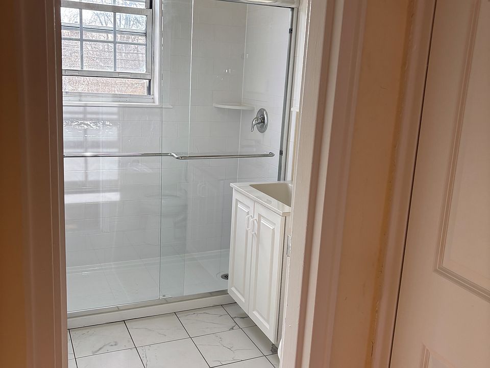 2nd image of 2505 Warren Rd #C