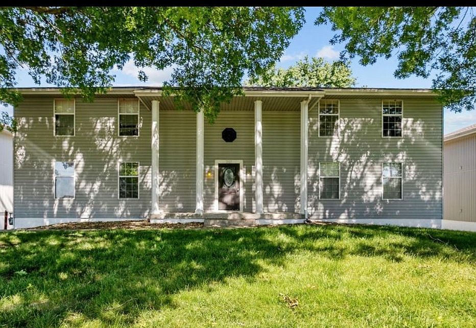 1st image of 207 NW Barr Rd